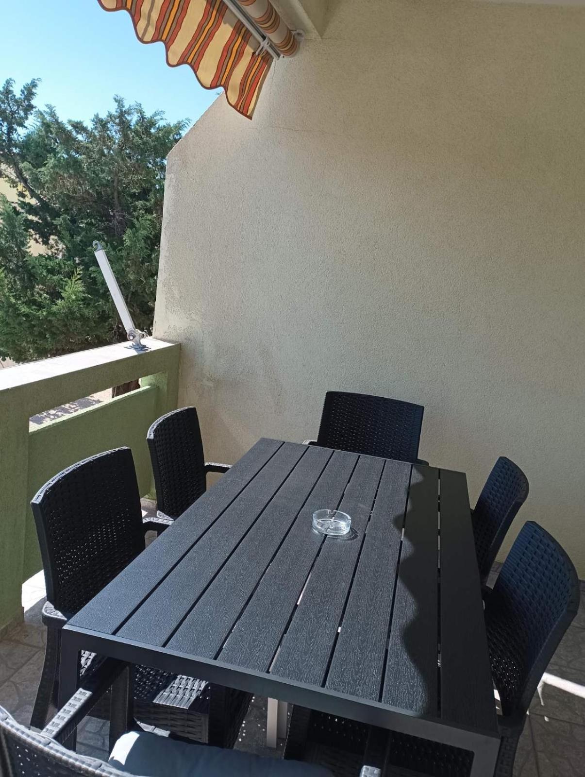 Apartmani Ana Vir Exterior photo
