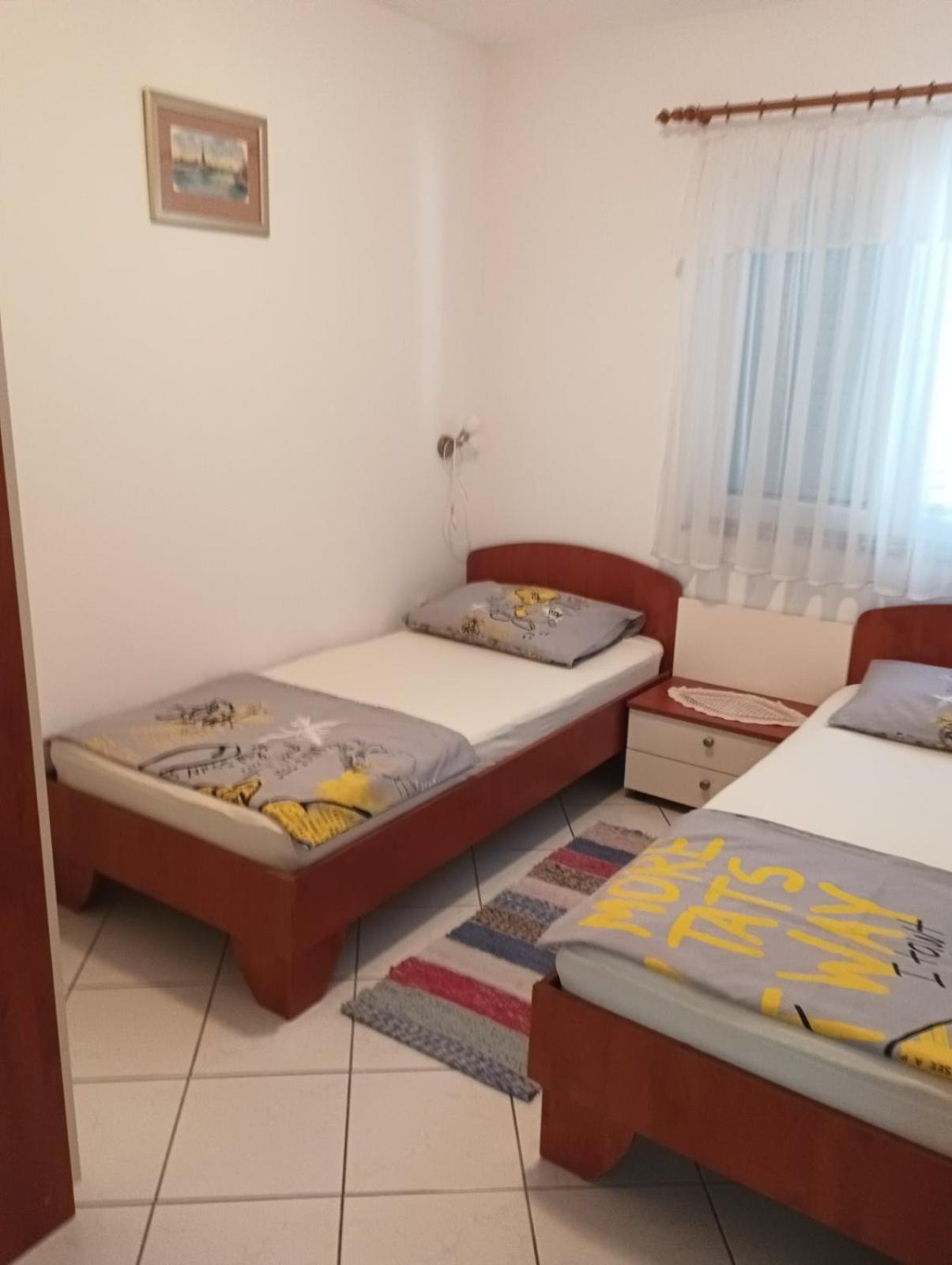 Apartmani Ana Vir Exterior photo