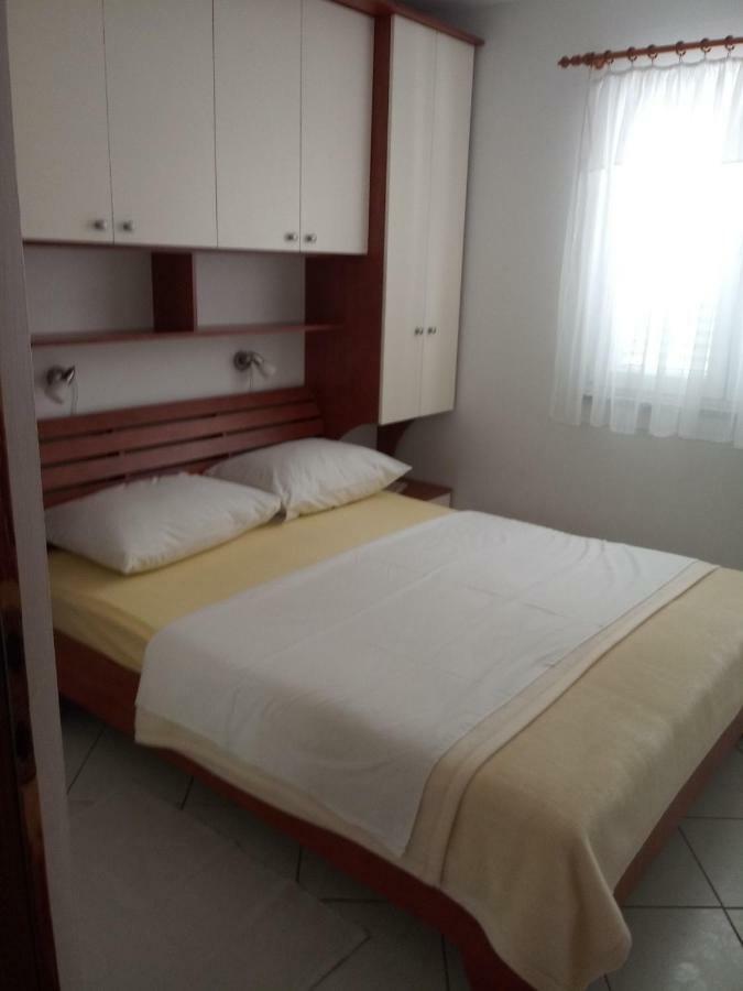 Apartmani Ana Vir Exterior photo