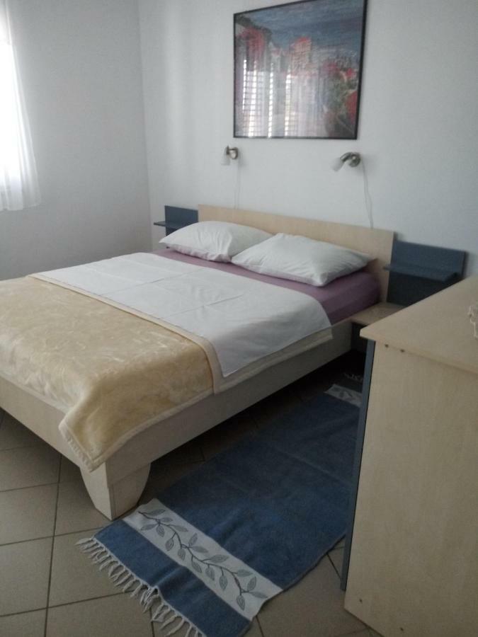 Apartmani Ana Vir Exterior photo