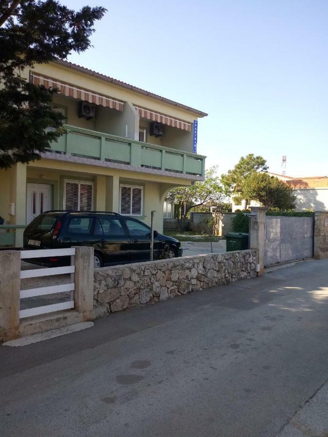 Apartmani Ana Vir Exterior photo